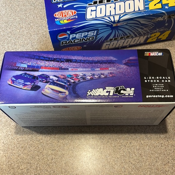 Jeff Gordon # 24 Du Pont /Pepsi/Daytona 2002 Monte Carlo 1:24.Scale Stock Car - Picture 5 of 16